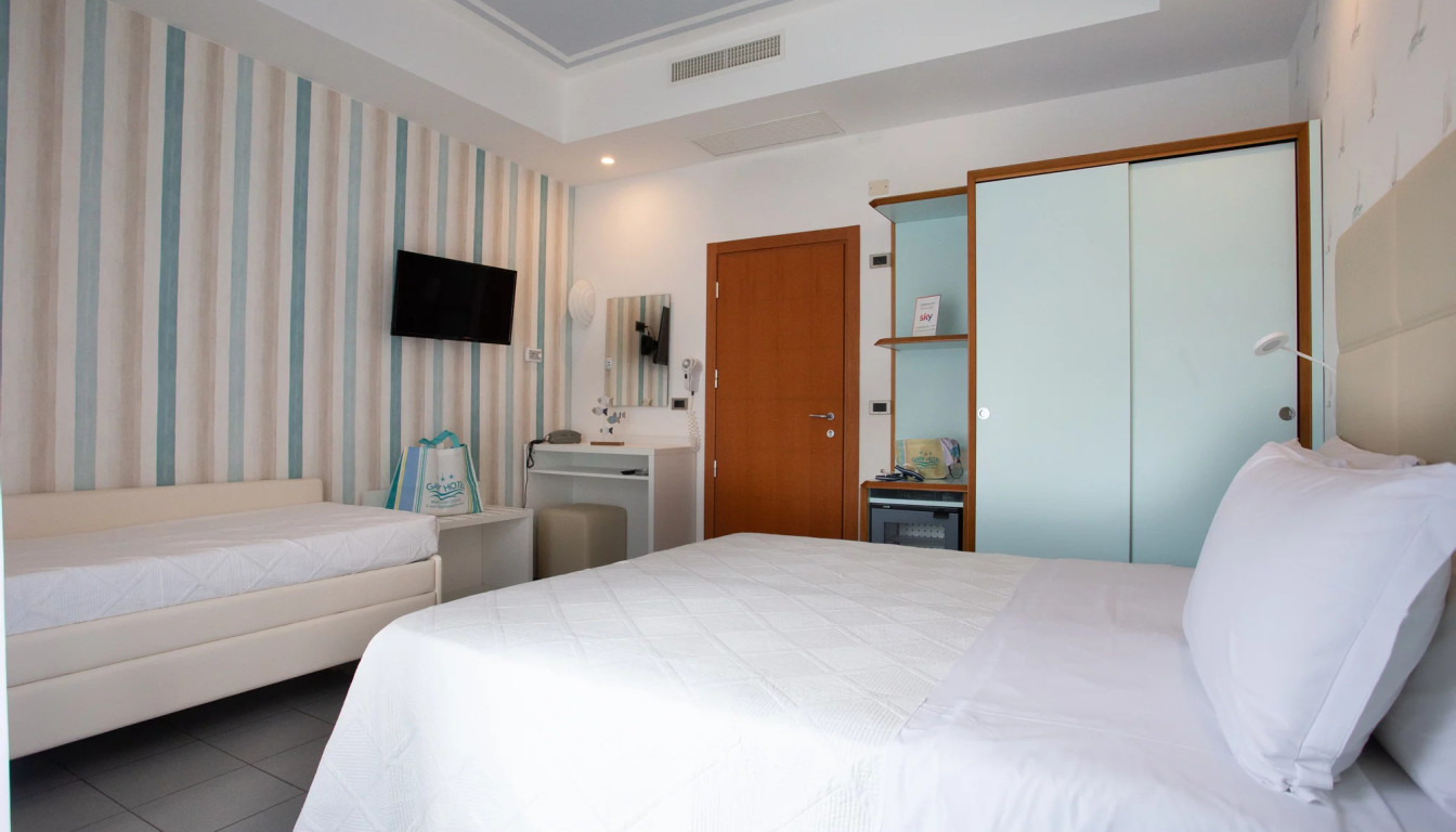 media.Slide_SuperiorTripla_2HotelGaby_Rimini